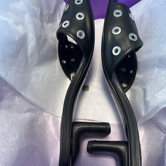 Authentic By Far grommet sandals 6/36 - Picture 2 of 8